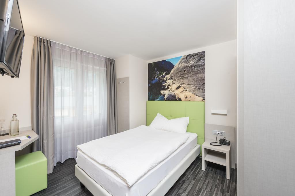 Adhhoc Hotel Naters ห้อง รูปภาพ