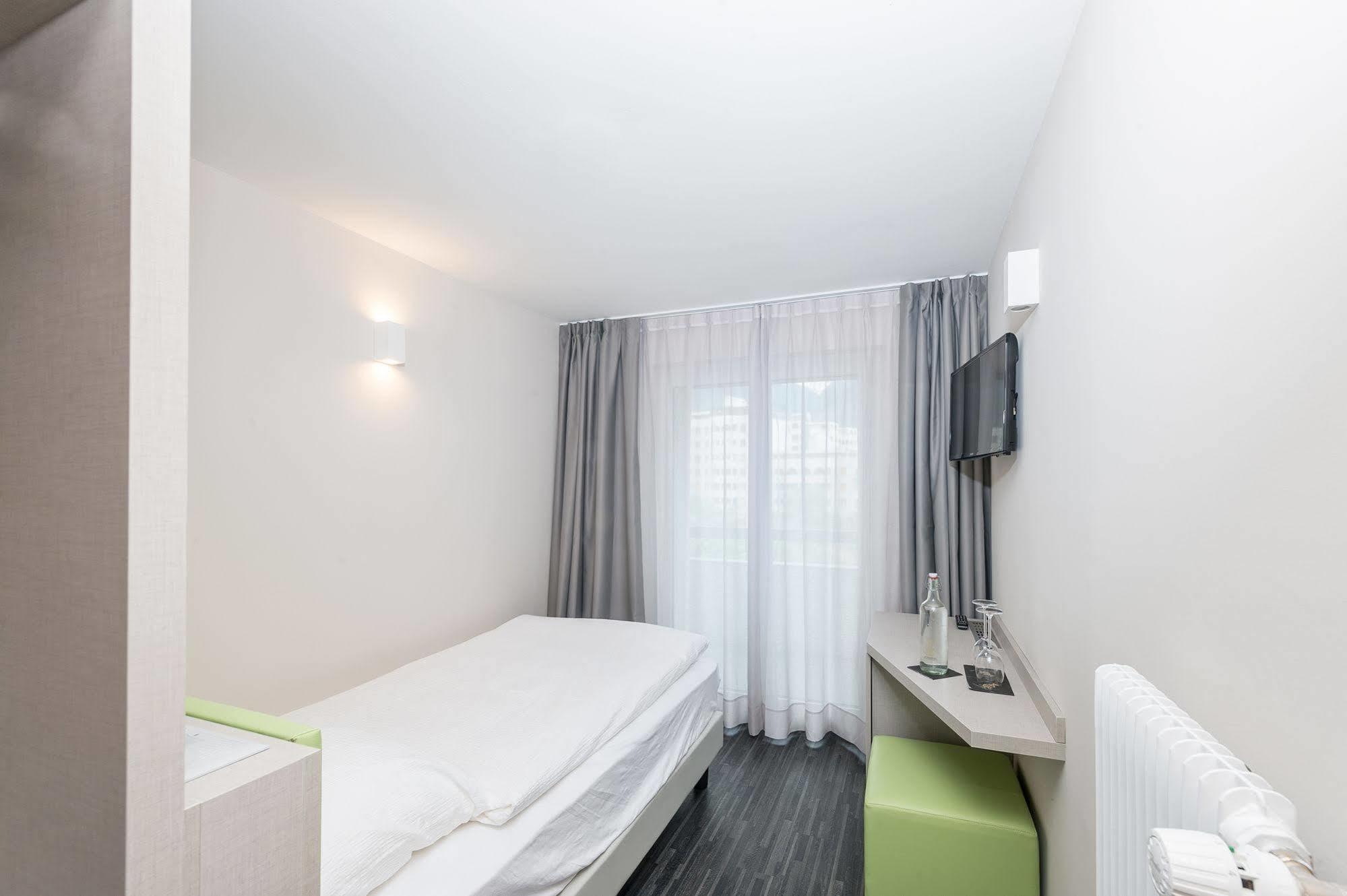 Adhhoc Hotel Naters ภายนอก รูปภาพ
